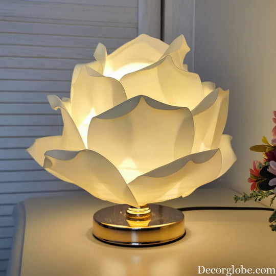 European and American Creative Large Rose Table Lamp Lotus Lamp Girl’s Bedroom Atmosphere Popular Dreamy Wedding