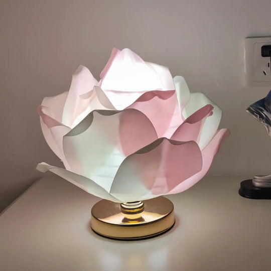 European and American Creative Large Rose Table Lamp Lotus Lamp Girl’s Bedroom Atmosphere Popular Dreamy Wedding