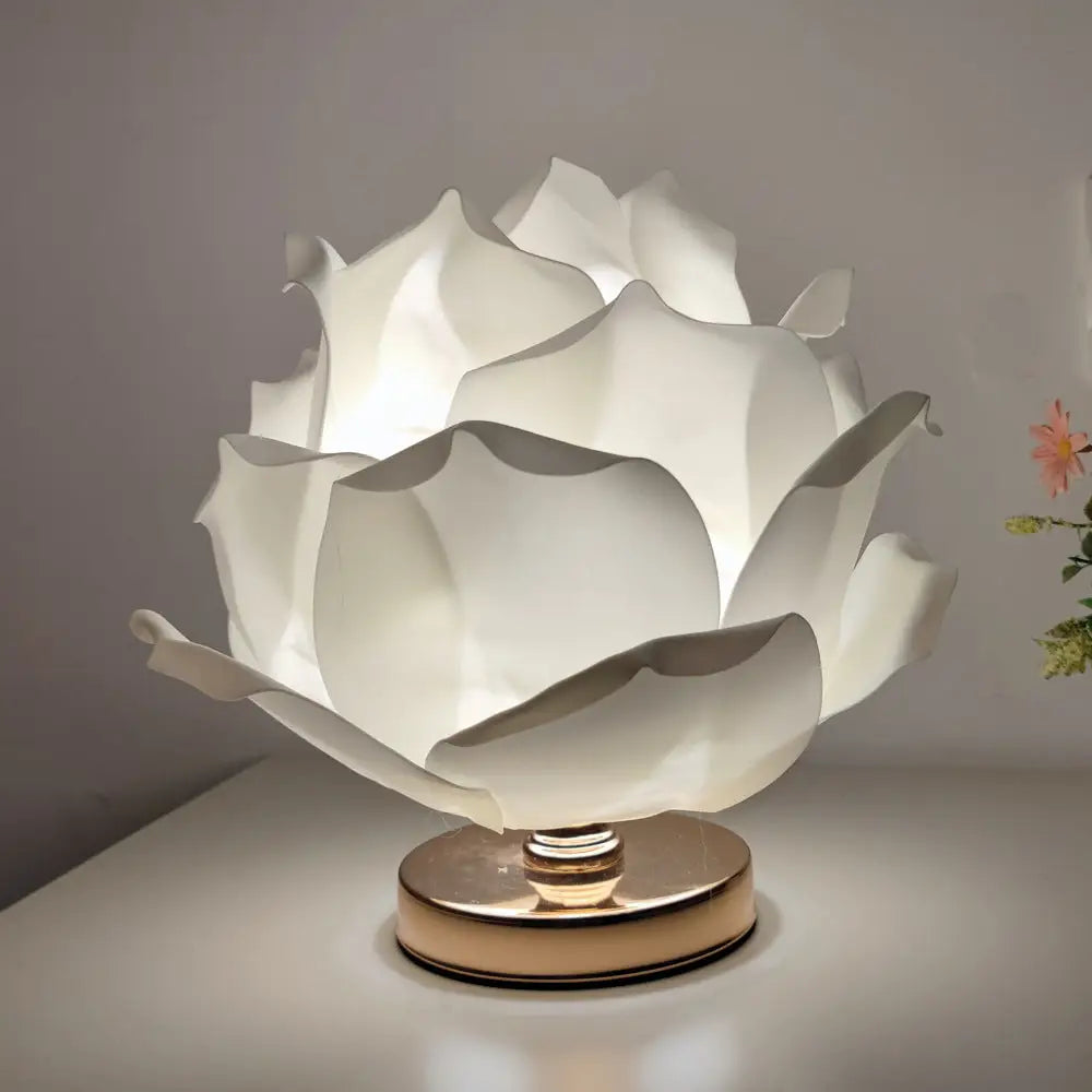 European and American Creative Large Rose Table Lamp Lotus Lamp Girl’s Bedroom Atmosphere Popular Dreamy Wedding