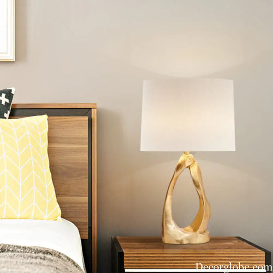 American Art Table Lamp Bedroom Bedside Table Lamp Modern Simple Modern Style Creative Golden Bedside Lamp Warm