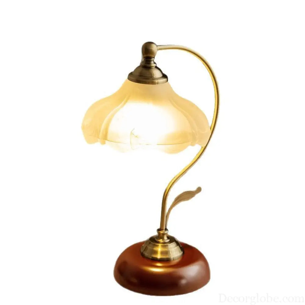 European-Style Retro Table Lamp Master Bedroom Bedside Lamp Classical Romantic Atmosphere Background Wall Lamp Petal