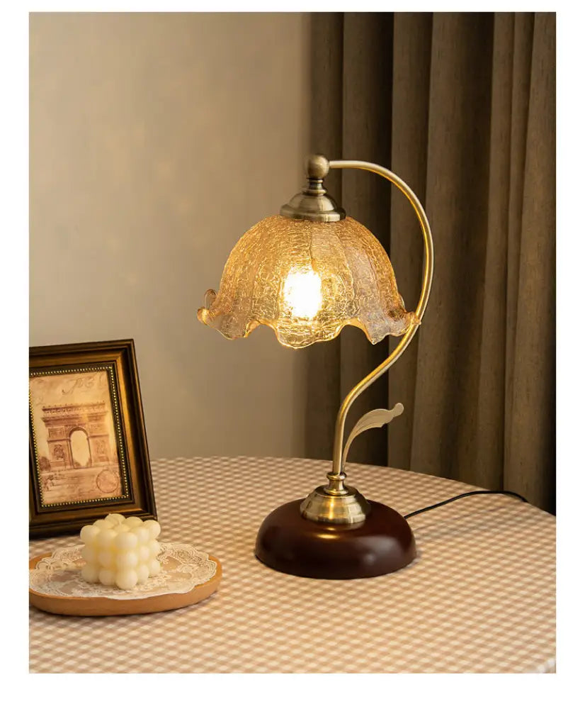 European-Style Retro Table Lamp Master Bedroom Bedside Lamp Classical Romantic Atmosphere Background Wall Lamp Petal
