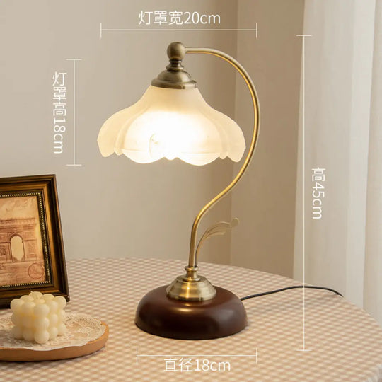 European-Style Retro Table Lamp Master Bedroom Bedside Lamp Classical Romantic Atmosphere Background Wall Lamp Petal