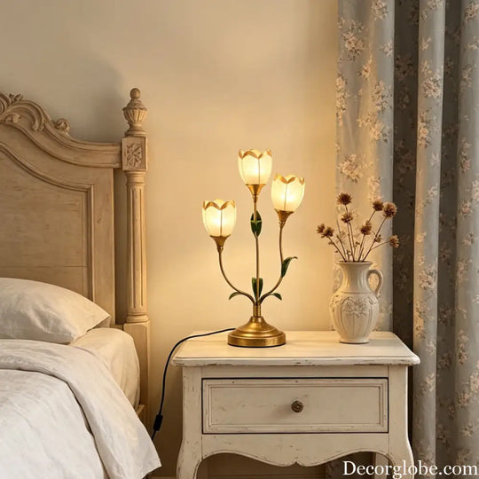 American Retro Table Lamp Modern Simple Creative Flower Room Lamp French Pastoral Warm and Romantic Bedroom Bedside Lamp