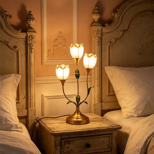 American Retro Table Lamp Modern Simple Creative Flower Room Lamp French Pastoral Warm and Romantic Bedroom Bedside Lamp