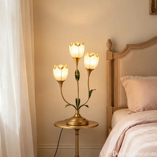American Retro Table Lamp Modern Simple Creative Flower Room Lamp French Pastoral Warm and Romantic Bedroom Bedside Lamp