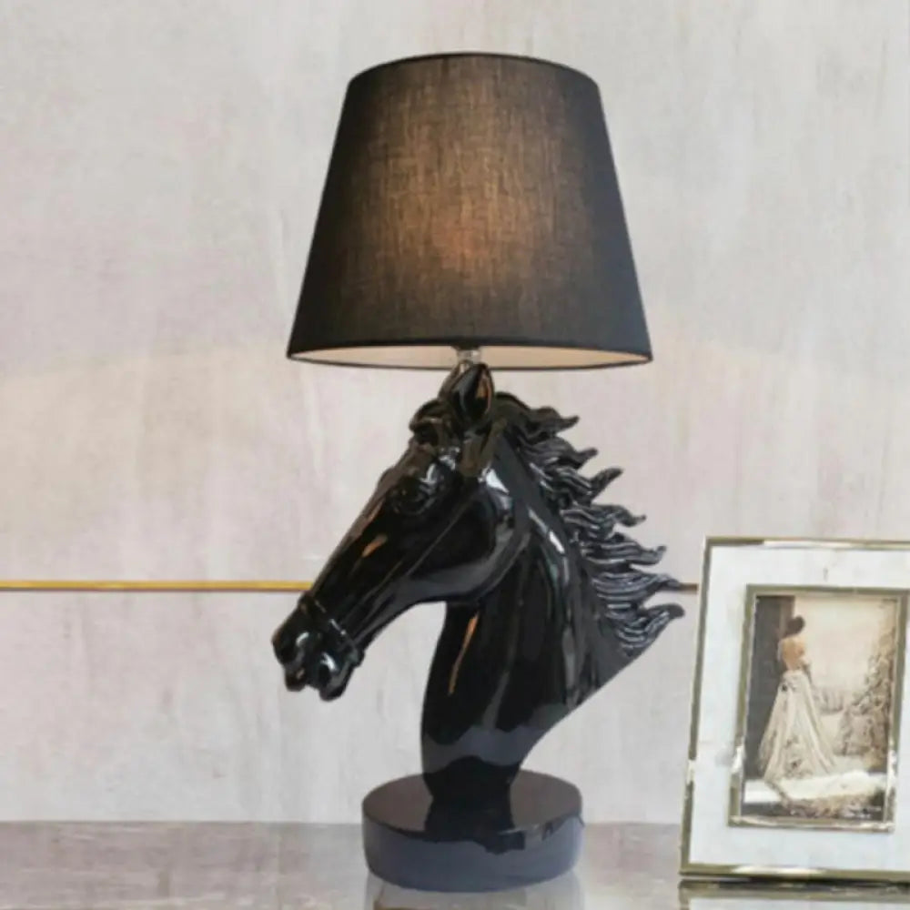 Nordic resin creative horse head table lamp modern living room living room home model room desktop decoration