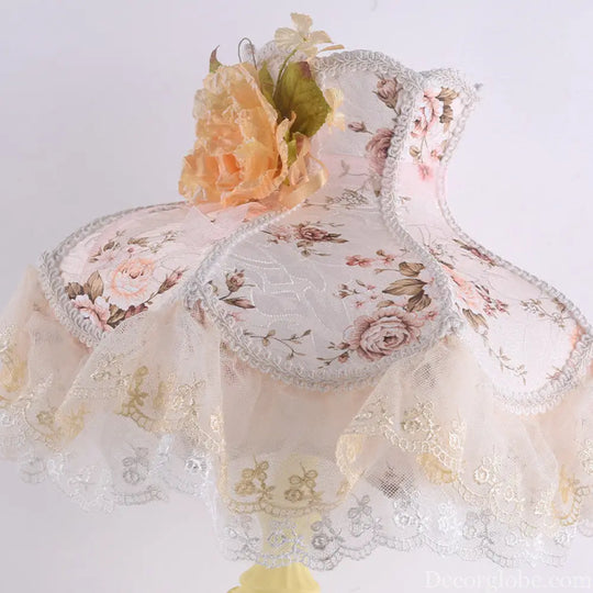 Factory direct European table lamp bedroom bedside lamp Princess creative Korean wedding room lamp cute lace wedding