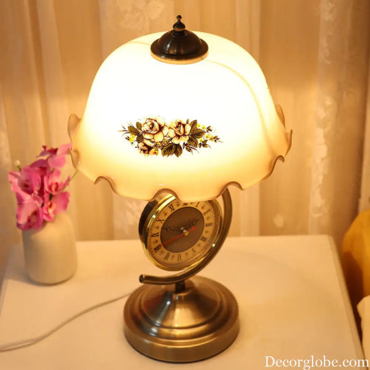 Cross-Border Exclusive for Mid-Century Style Retro Nostalgic European Cheongsam Clock Table Lamp Study Living Room