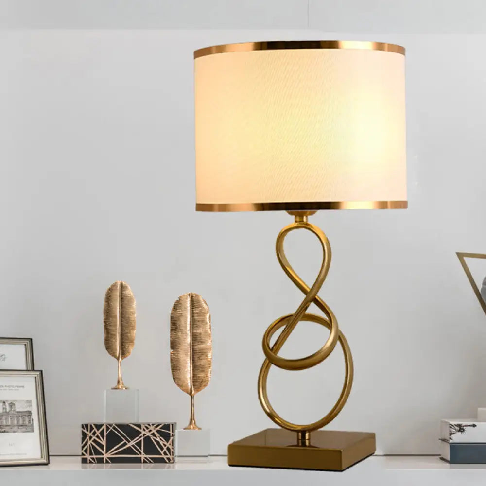 Nordic table lamp ins girl creative bedroom table lamp model room post-modern simple dimmable home bedside lamp