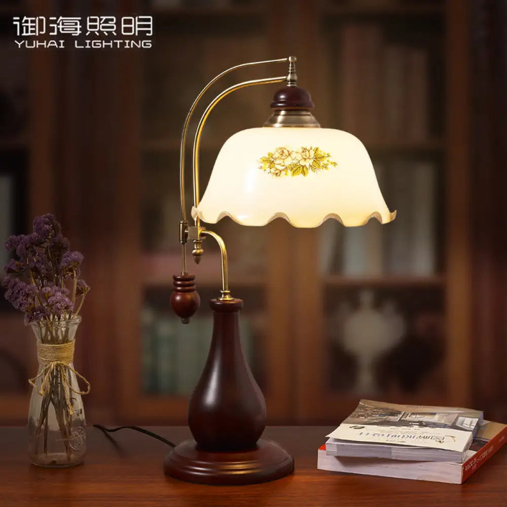 Pastoral Retro Table Lamp Bedroom Creative Bedside Lamp Living Room White Nostalgic Hand-Painted Solid Wood Wedding