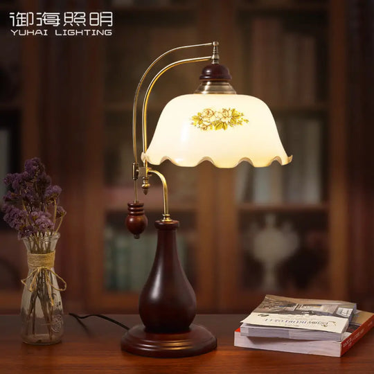 Pastoral Retro Table Lamp Bedroom Creative Bedside Lamp Living Room White Nostalgic Hand-Painted Solid Wood Wedding