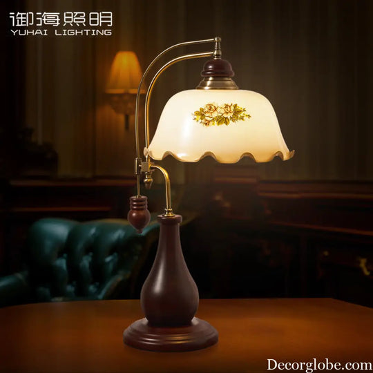 Pastoral Retro Table Lamp Bedroom Creative Bedside Lamp Living Room White Nostalgic Hand-Painted Solid Wood Wedding